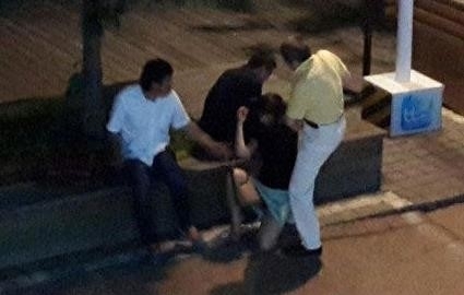 青岛女子醉酒遭性侵,疑被路人当街轮流猥亵图片视频曝光