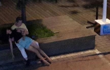 青岛女子醉酒遭性侵,疑被路人当街轮流猥亵图片视频曝光