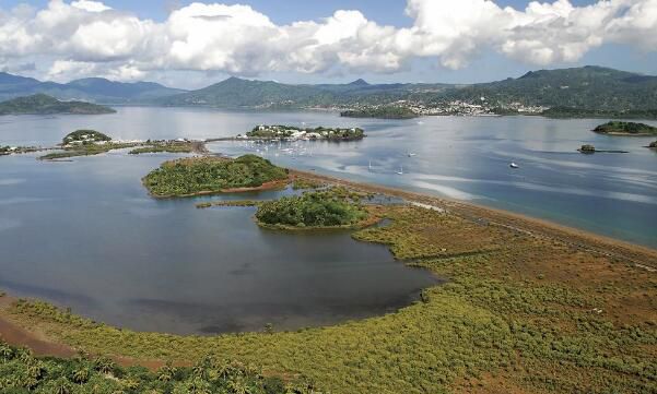 世界上最长的海峡-莫桑比克海峡全长1670多千米，海水深度大多数在2千米以上