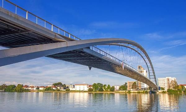 世界十大跨越国界桥梁名片,Øresund桥跨越瑞典和丹麦之间海峡的唯一通道