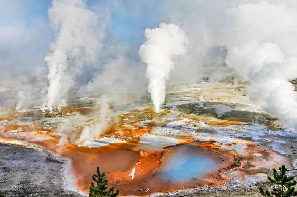 世界上最大的火山口,黄石火山所产生的岩浆超过450立方公里