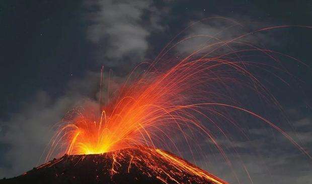 世界上最大的火山口,黄石火山所产生的岩浆超过450立方公里