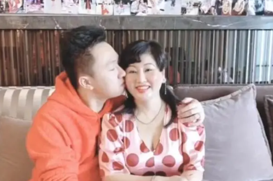 蔡天凤的母亲被扒,网友为何批判蔡天凤母亲