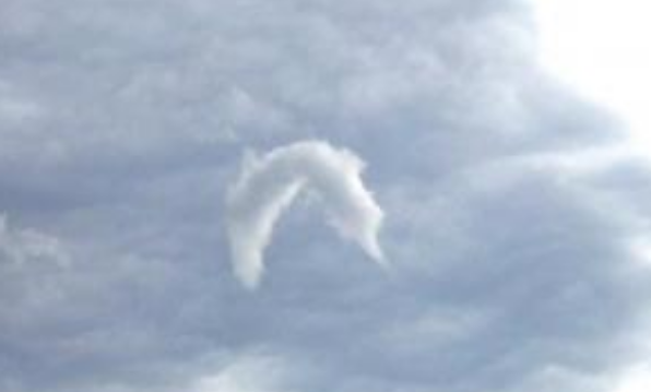 世界上最诡异的云帽子云,帽子云是十大奇异云彩景观之一