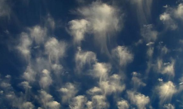 世界上最诡异的云帽子云,帽子云是十大奇异云彩景观之一